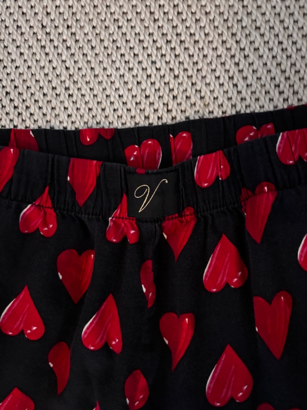 Victoria’s Secret Heart Print Pajama Pants Black Red Lounge L‎ Pockets - Picture 3 of 7